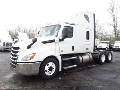 Freightliner Cascadia 126 Sleeper Semi Truck - 70" Condo Sleeper, 455HP, 12 Speed Automatic