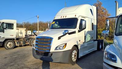 Freightliner Cascadia 126 Sleeper Semi Truck - 70" Condo Sleeper, 450HP, 10 Speed Manual
