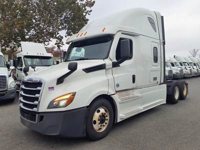 Freightliner Cascadia 126 Sleeper Semi Truck - 80" Condo Sleeper, 485HP, 12 Speed Automatic