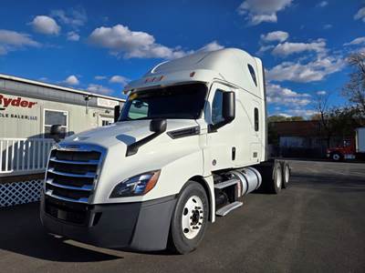 Freightliner Cascadia 126 Sleeper Semi Truck - 70" Condo Sleeper, 455HP, 12 Speed Automatic