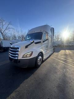 Freightliner Cascadia 126 Sleeper Semi Truck - 72" Condo Sleeper, 485HP, 12 Speed Automatic