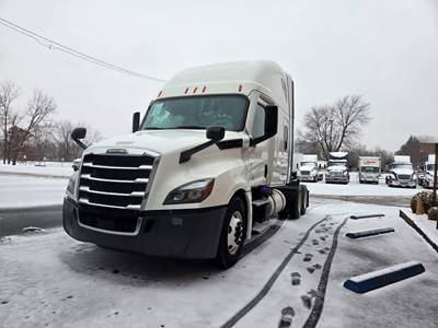 Freightliner Cascadia 126 Sleeper Semi Truck - 72" Condo Sleeper, 450HP, 12 Speed Automatic