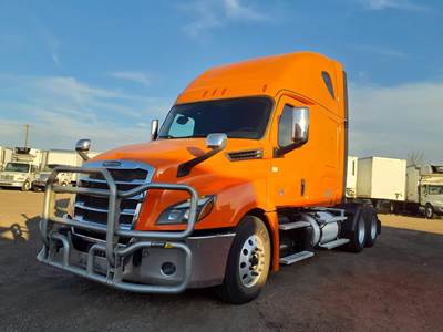 Freightliner Cascadia 126 Sleeper Semi Truck - 72" Condo Sleeper, 505HP, 12 Speed Automatic