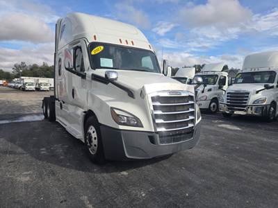 Freightliner Cascadia 126 Sleeper Semi Truck - 80" Condo Sleeper, 450HP, 10 Speed Manual