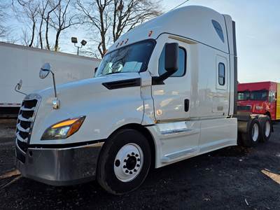 Freightliner Cascadia 126 Sleeper Semi Truck - 50" Condo Sleeper, 455HP, 12 Speed Automatic