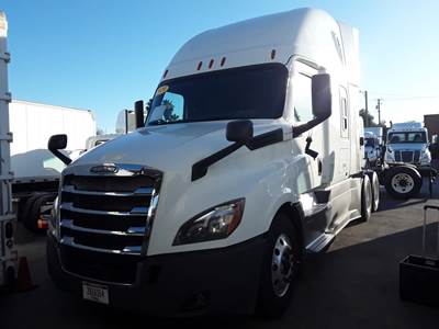 Freightliner Cascadia 126 Sleeper Semi Truck - 72" Condo Sleeper, 505HP, 12 Speed Automatic