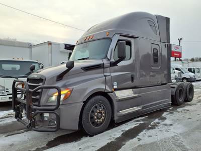 Freightliner Cascadia 126 Sleeper Semi Truck - 72" Condo Sleeper, 455HP, 12 Speed Automatic