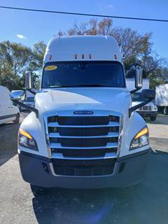 Freightliner Cascadia 126 Sleeper Semi Truck - 70" Condo Sleeper, 400HP, 12 Speed Automatic