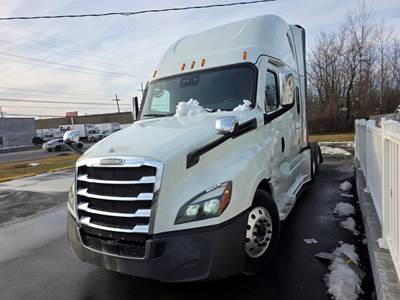 Freightliner Cascadia 126 Sleeper Semi Truck - 72" Condo Sleeper, 485HP, 12 Speed Automatic