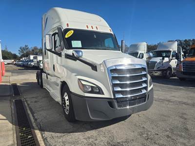 Freightliner Cascadia 126 Sleeper Semi Truck - 80" Condo Sleeper, 450HP, 10 Speed Manual