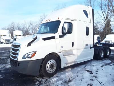 Freightliner Cascadia 126 Sleeper Semi Truck - 70" Condo Sleeper, 455HP, 12 Speed Automatic