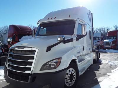Freightliner Cascadia 126 Sleeper Semi Truck - 70" Condo Sleeper, 455HP, 10 Speed Manual