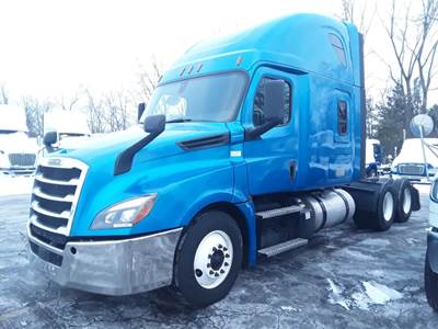 Freightliner Cascadia 126 Sleeper Semi Truck - 70" Condo Sleeper, 455HP, 12 Speed Automatic