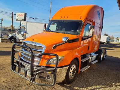 Freightliner Cascadia 126 Sleeper Semi Truck - 70" Condo Sleeper, 505HP, 12 Speed Automatic
