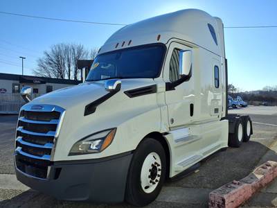 Freightliner Cascadia 126 Sleeper Semi Truck - 72" Condo Sleeper, 455HP, 12 Speed Automatic