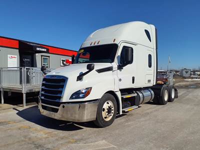 Freightliner Cascadia 126 Sleeper Semi Truck - 72" Condo Sleeper, 455HP, 12 Speed Automatic