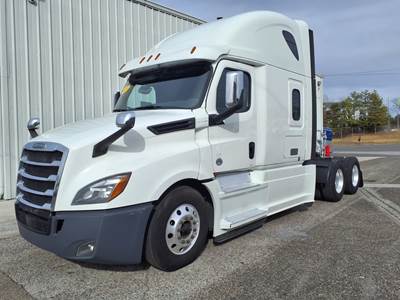 Freightliner Cascadia 126 Sleeper Semi Truck - 72" Condo Sleeper, 475HP, 12 Speed Automatic
