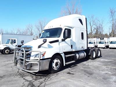 Freightliner Cascadia 126 Sleeper Semi Truck - 72" Condo Sleeper, 455HP, 12 Speed Automatic
