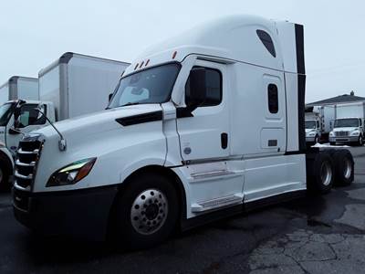Freightliner Cascadia 126 Sleeper Semi Truck - 72" Condo Sleeper, 485HP, 12 Speed Automatic