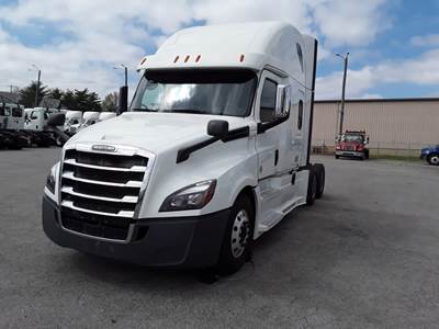 Freightliner Cascadia 126 Sleeper Semi Truck - 90" Condo Sleeper, 455HP, 12 Speed Automatic