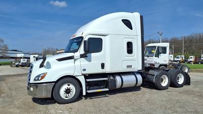 Freightliner Cascadia 126 Sleeper Semi Truck - 70" Condo Sleeper, 455HP, 12 Speed Automatic