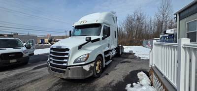 Freightliner Cascadia 126 Sleeper Semi Truck - 72" Condo Sleeper, 455HP, 12 Speed Automatic