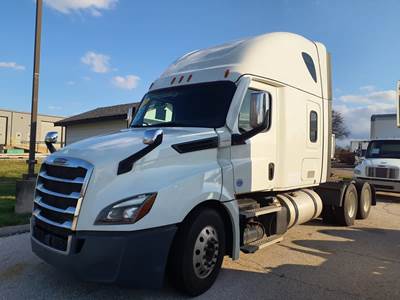 Freightliner Cascadia 126 Sleeper Semi Truck - 71" Condo Sleeper, 450HP, 10 Speed Manual