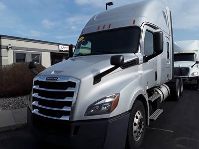 Freightliner Cascadia 126 Sleeper Semi Truck - 69" Condo Sleeper, 505HP, 12 Speed Automatic
