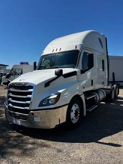 Freightliner Cascadia 126 Sleeper Semi Truck - 45" None, 455HP, 12 Speed Automatic