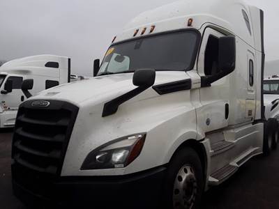 Freightliner Cascadia 126 Sleeper Semi Truck - 72" Condo Sleeper, 400HP, 12 Speed Automatic