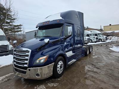 Freightliner Cascadia 126 Sleeper Semi Truck - 72" Condo Sleeper, 400HP, 12 Speed Automatic