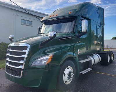 Freightliner Cascadia 126 Sleeper Semi Truck - 70" Condo Sleeper, 475HP, 10 Speed Manual