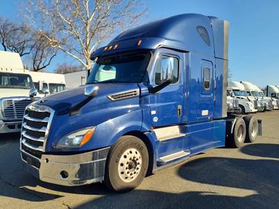 Freightliner Cascadia 126 Sleeper Semi Truck - 80" Condo Sleeper, 400HP, 12 Speed Automatic