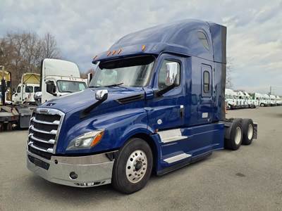 Freightliner Cascadia 126 Sleeper Semi Truck - 80" Condo Sleeper, 400HP, 12 Speed Automatic