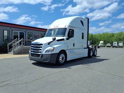 Freightliner Cascadia 126 Sleeper Semi Truck - 73" Condo Sleeper, 400HP, 12 Speed Automatic