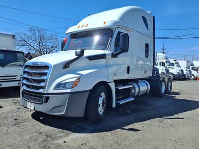 Freightliner Cascadia 126 Sleeper Semi Truck - 72" Condo Sleeper, 455HP, 12 Speed Automatic