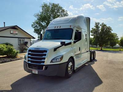 Freightliner Cascadia 126 Sleeper Semi Truck - 72" Condo Sleeper, 455HP, 12 Speed Automatic