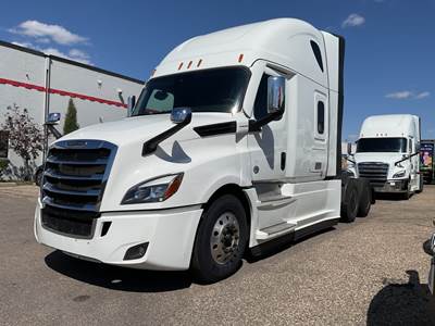 Freightliner Cascadia 126 Sleeper Semi Truck - 72" Condo Sleeper, 455HP, 12 Speed Automatic