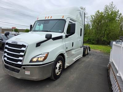 Freightliner Cascadia 126 Sleeper Semi Truck - 72" Condo Sleeper, 455HP, 12 Speed Automatic