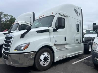 Freightliner Cascadia 126 Sleeper Semi Truck - 72" Condo Sleeper, 455HP, 12 Speed Automatic