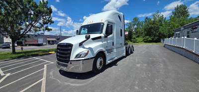 Freightliner Cascadia 126 Sleeper Semi Truck - 73" Condo Sleeper, 450HP, 12 Speed Automatic