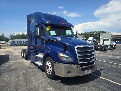 Freightliner Cascadia 126 Sleeper Semi Truck - 86" Condo Sleeper, 400HP, 12 Speed Automatic