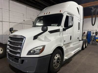 Freightliner Cascadia 126 Sleeper Semi Truck - 72" Condo Sleeper, 455HP, 12 Speed Automatic