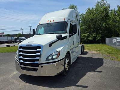 Freightliner Cascadia 126 Sleeper Semi Truck - 73" Condo Sleeper, 455HP, 12 Speed Automatic