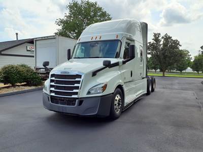 Freightliner Cascadia 126 Sleeper Semi Truck - 72" Condo Sleeper, 455HP, 12 Speed Automatic