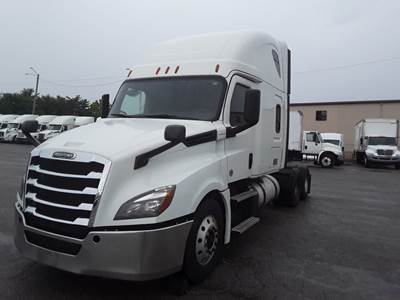 Freightliner Cascadia 126 Sleeper Semi Truck - 90" Condo Sleeper, 455HP, 12 Speed Automatic