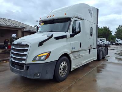 Freightliner Cascadia 126 Sleeper Semi Truck - 72" Condo Sleeper, 400HP, 12 Speed Automatic
