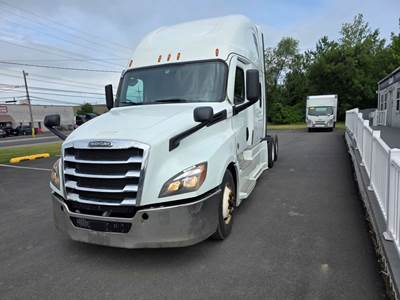 Freightliner Cascadia 126 Sleeper Semi Truck - 72" Condo Sleeper, 450HP, 12 Speed Automatic