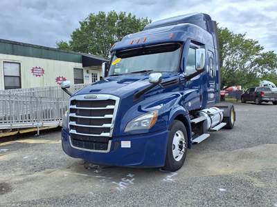 Freightliner Cascadia 126 Single Axle Sleeper Semi Truck - 61" Mid Roof Sleeper, 455HP, 12 Speed Automatic