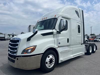 Freightliner Cascadia 126 Sleeper Semi Truck - 72" Condo Sleeper, 475HP, 12 Speed Automatic